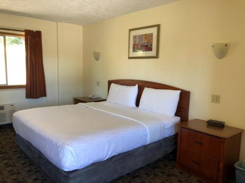 Monticello Motel - photo 31