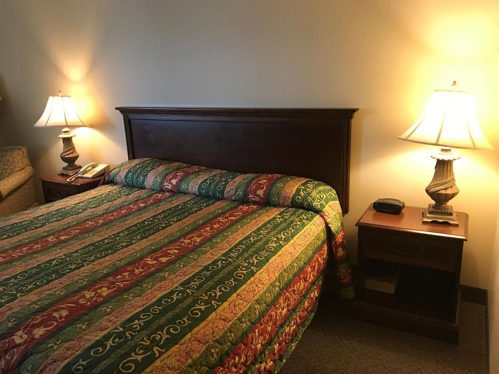 Warwick Inn And Suites - featured photo