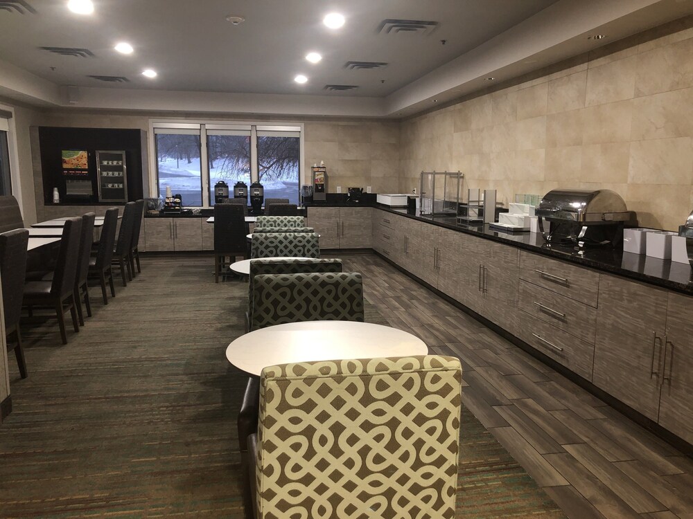 Albany Airport Inn and Suites - photo 38