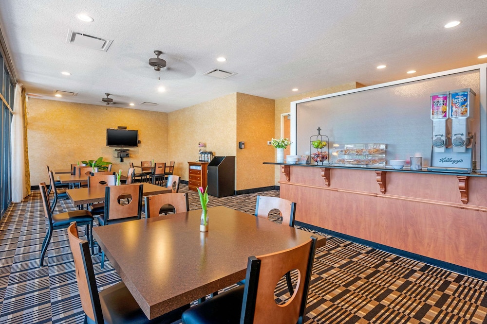 Clarion Inn Ormond Beach at Destination Daytona - photo 45