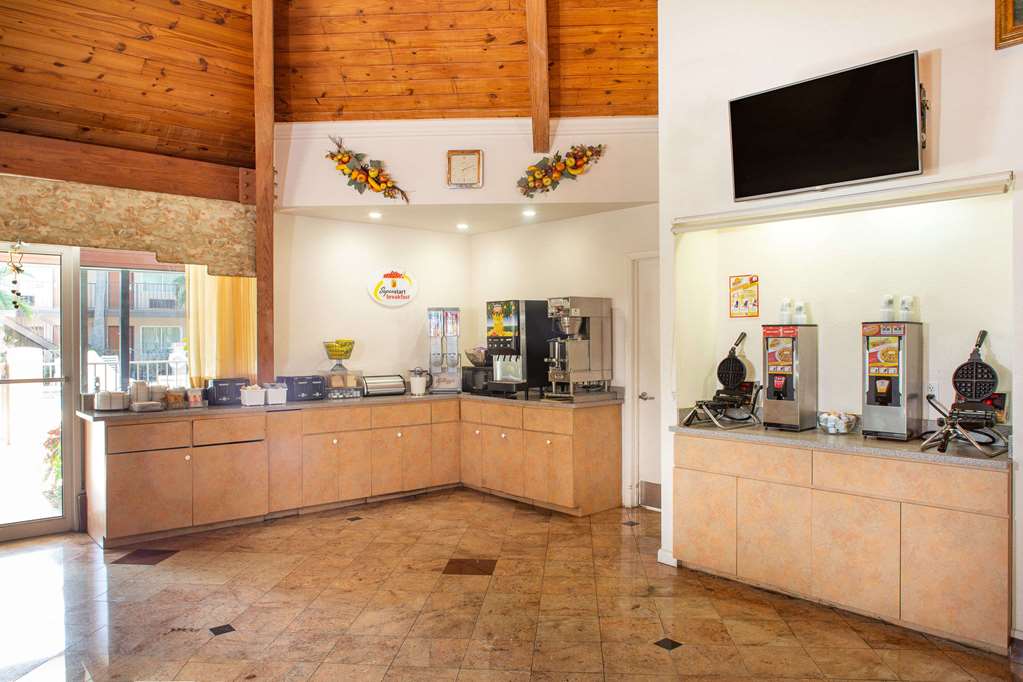Super 8 by Wyndham North Palm Beach - photo 33