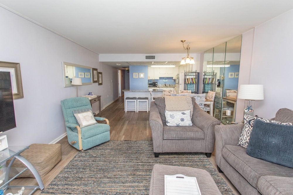 Royal Garden Resort 415 2 Bedroom Condo by RedAwning - photo 15