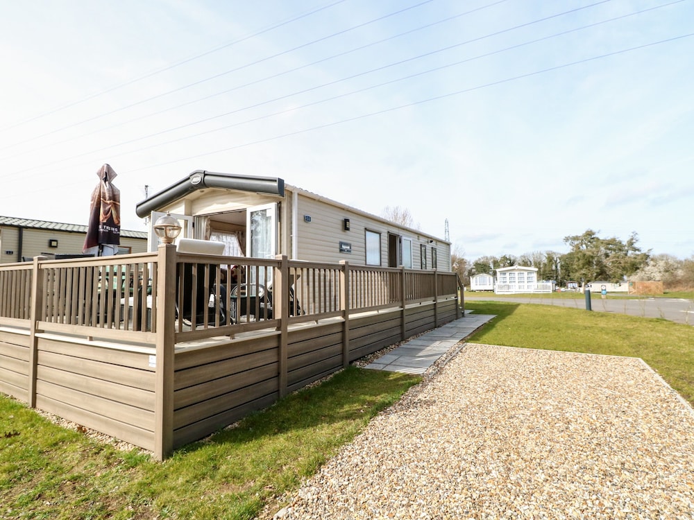 Freddy's Lodge Foxburrow Hang — 4-Star Luxury Hotel in Great Yarmouth, United Kingdom