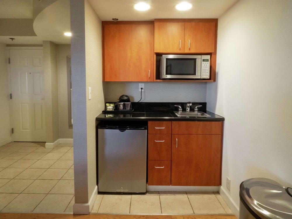 DoubleTree by Hilton Hotel Buffalo Amherst - photo 10
