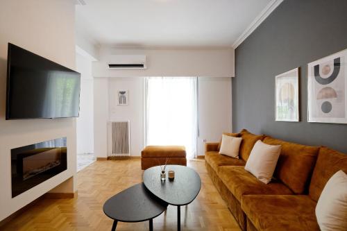 Elegant Big Apartment in Athens Center With Balcony — 4-Star Luxury Hotel in Athens, Greece