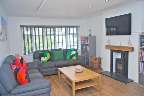 CartrefNumber64 dog friendly bungalow 2 reception rooms — 4-Star Luxury Hotel in Benllech, United Kingdom