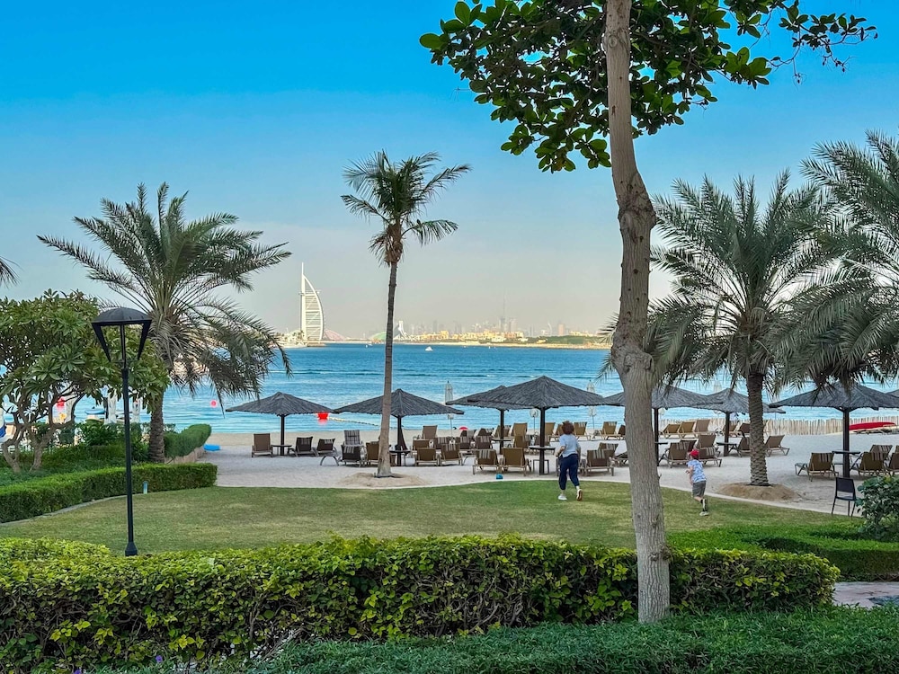 Upgraded 2BR apartment at the beach Shoreline 1 — 4-Star Luxury Hotel in Dubai, United Arab Emirates