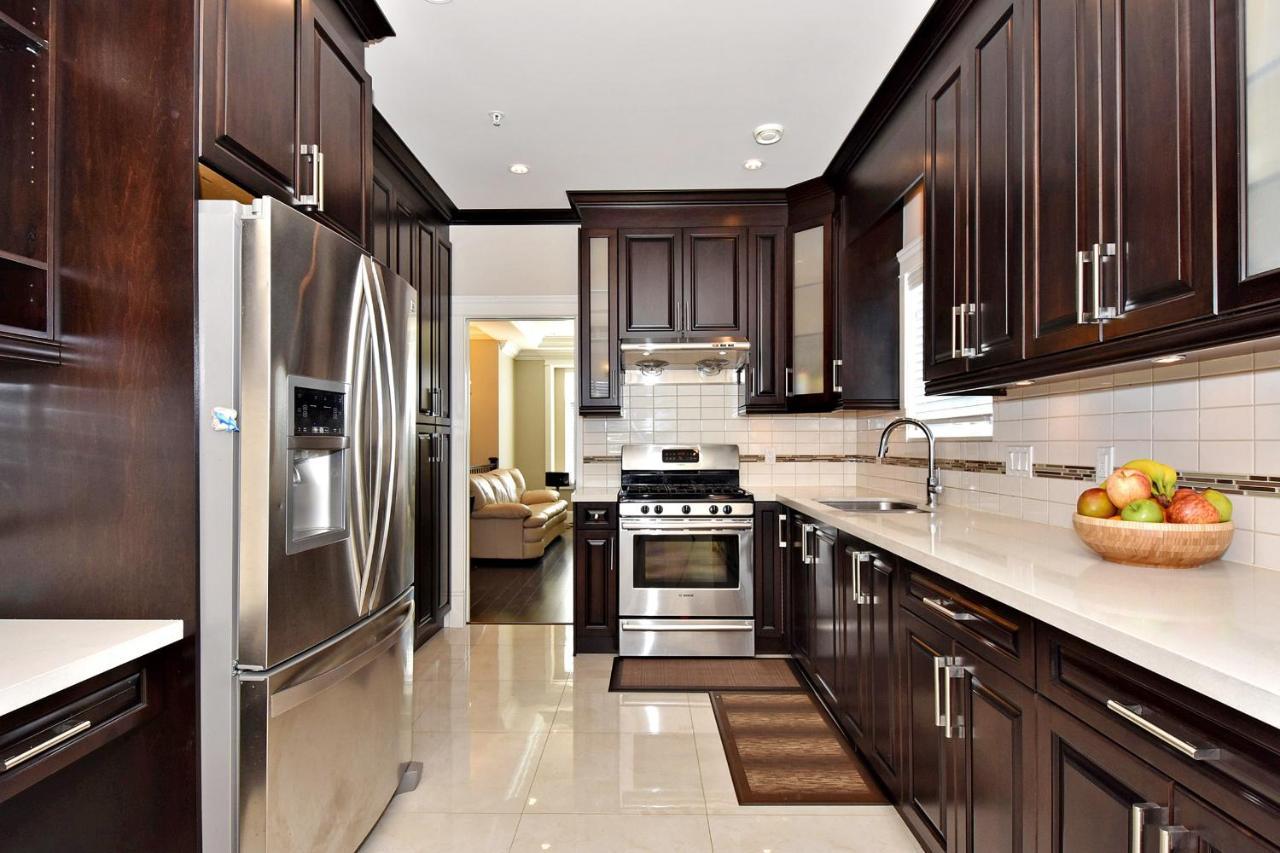 Rare Find Exquisitely New Quiet & Safe Skytrain Home — 4-Star Luxury Hotel in Vancouver, Canada
