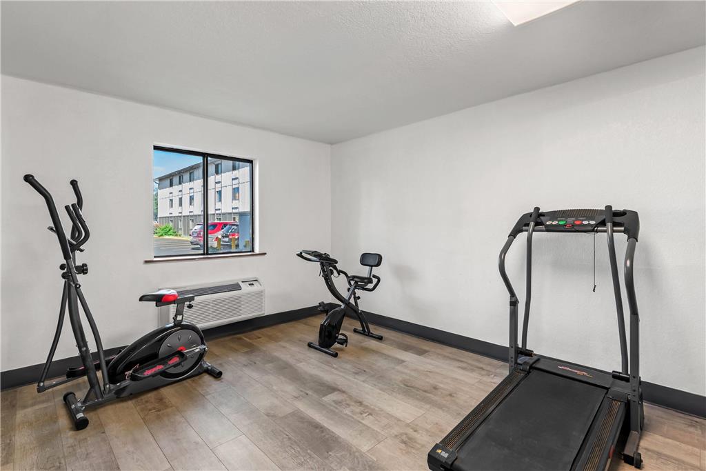 Super 8 by Wyndham Terre Haute - photo 12