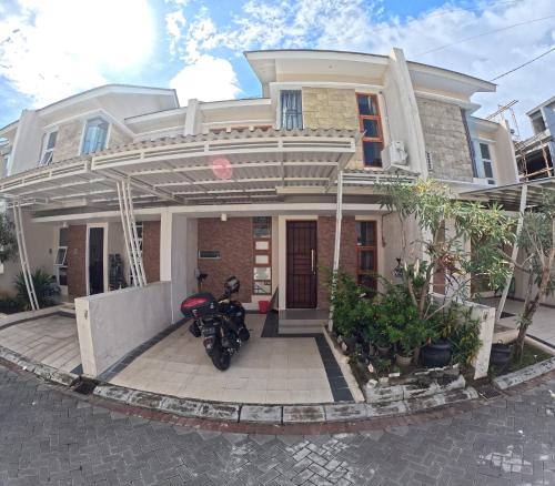 Ndalem Ngadimulyo Homestay Jogja Family Only — 4-Star Luxury Hotel in Yogyakarta, Indonesia