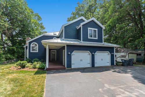 The Big Blue Lakehouse — hotel in Berrien Springs