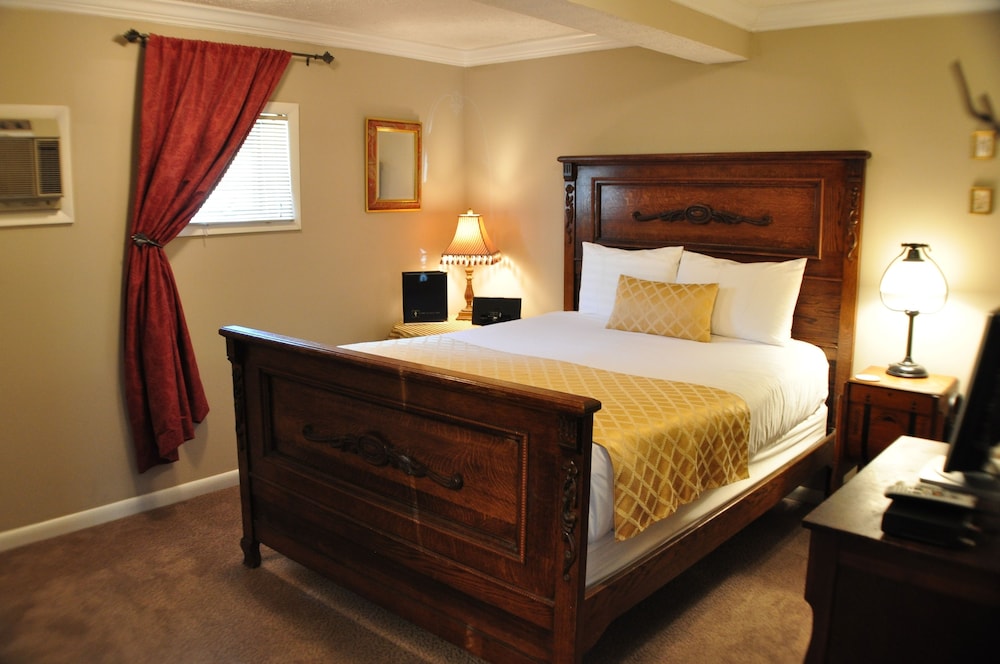 Carmel Cove Inn at Deep Creek Lake - photo 3