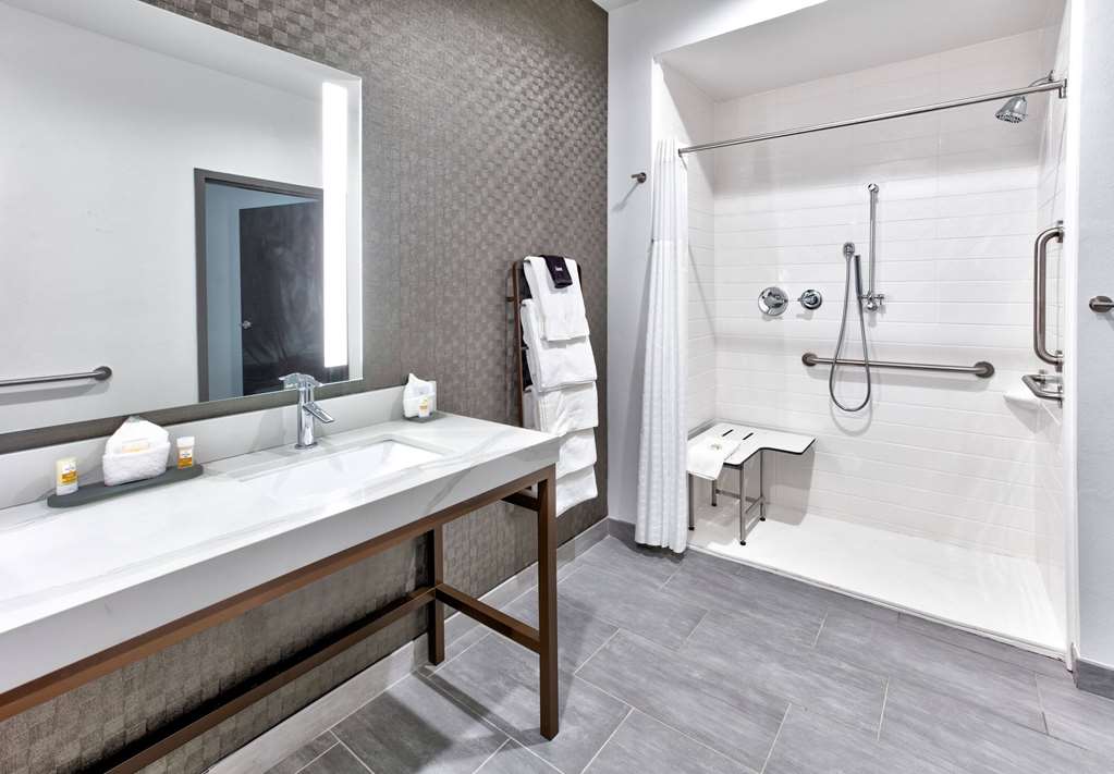 La Quinta Inn & Suites by Wyndham Terrell - photo 21