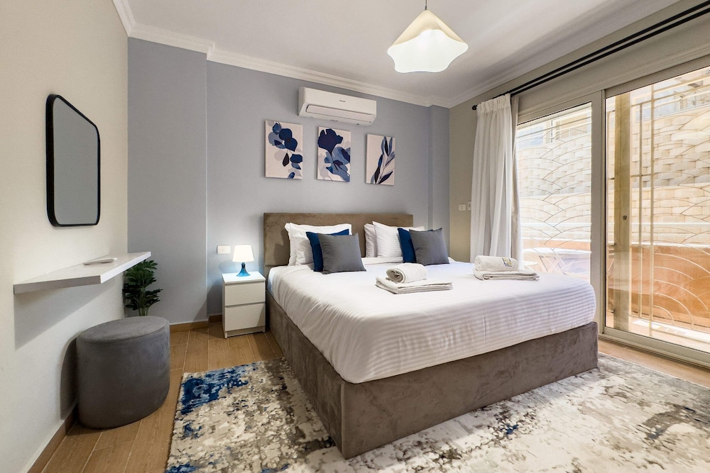 The 1BDR Grounded Cozy New Cairo Free Airport Ride — 4-Star Luxury Hotel in Cairo, Egypt
