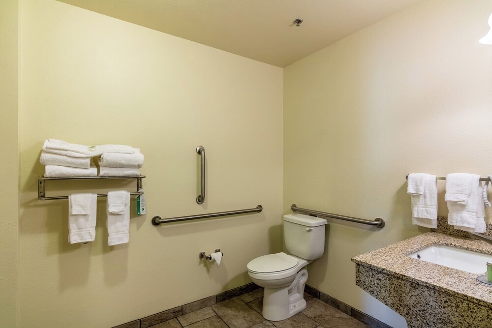 Cobblestone Inn & Suites Barron - photo 34