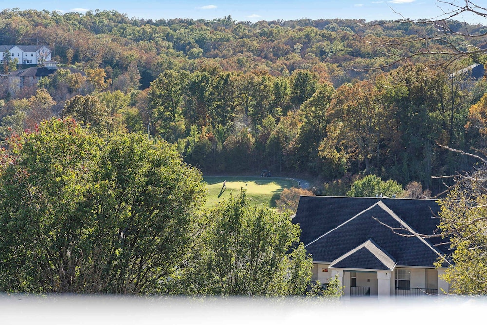 Great Escape II Resort Style 2 BDR Condo on Golf Course w Pool - photo 7