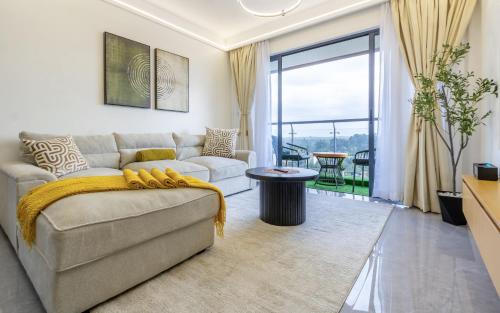 Skypiea Modern 1BR Apartment near Junction Mall Pool Gym Fast WiFi