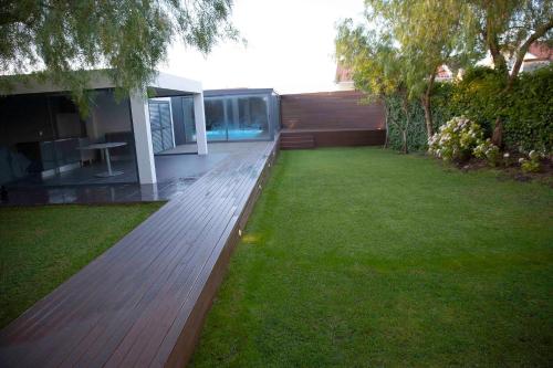 Apartment with Garden and Pool — 4-Star Luxury Hotel in Estoril, Portugal