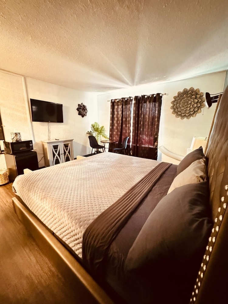 The Village Inn Hotel - photo 43