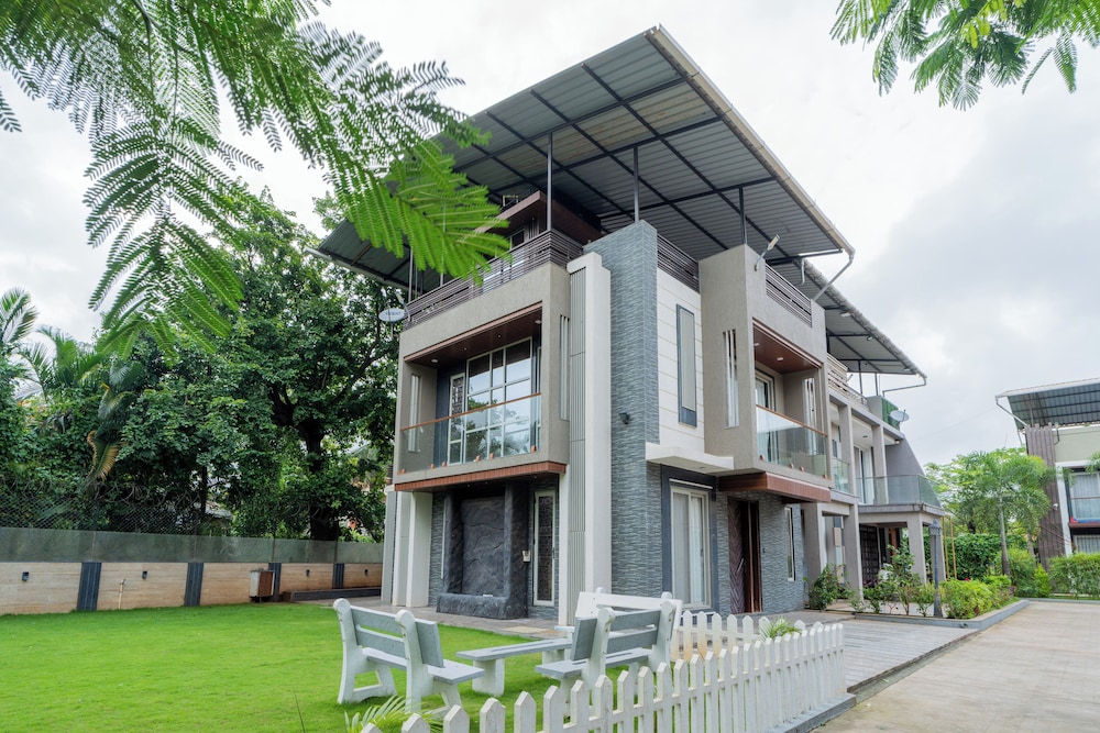 Alaya Stays Imperial Serenia 3BHK near Khandala Hills in Lonavla, India