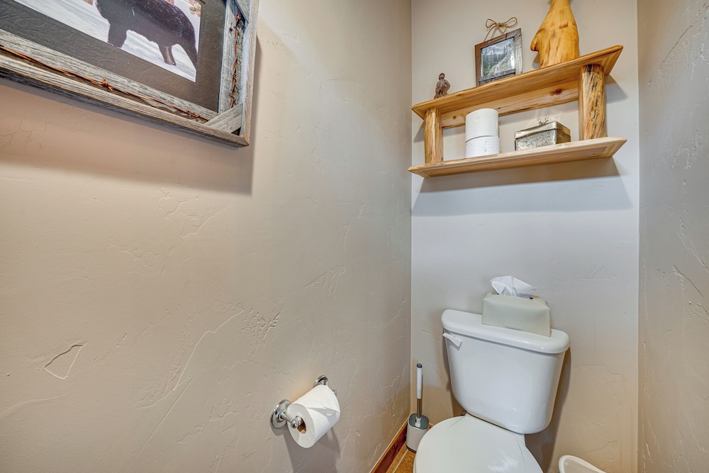 6 Mi to Winter Park Resort Townhome with Hot Tub - photo 9