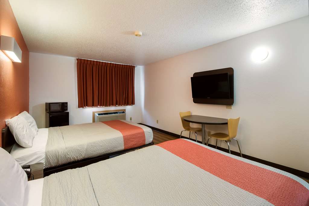Motel6 Davenport IA - photo 13