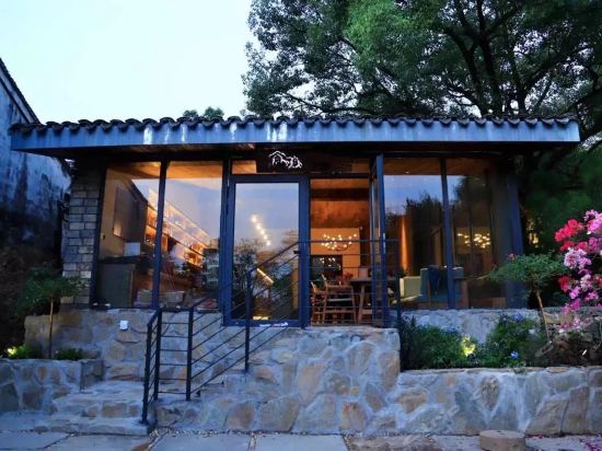 Seclusion Cloud Lake Hotel - last minute hotel in Ningbo