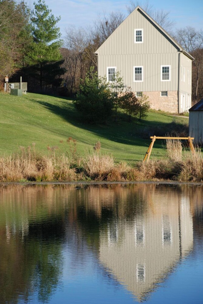 Hawk Valley Retreat & Cottages — 4-Star Luxury Hotel in Galena, United States
