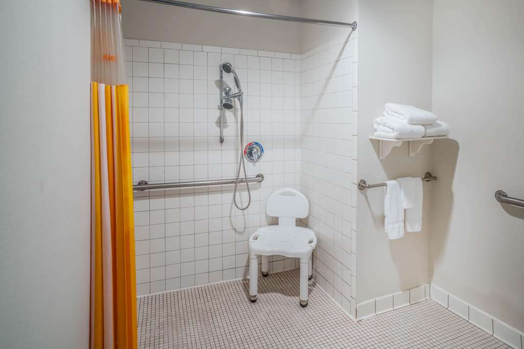 La Quinta Inn & Suites by Wyndham Nashville Franklin - photo 8