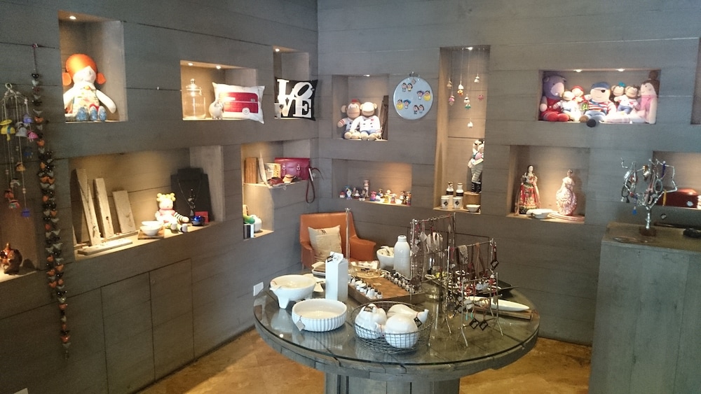 Gift shop