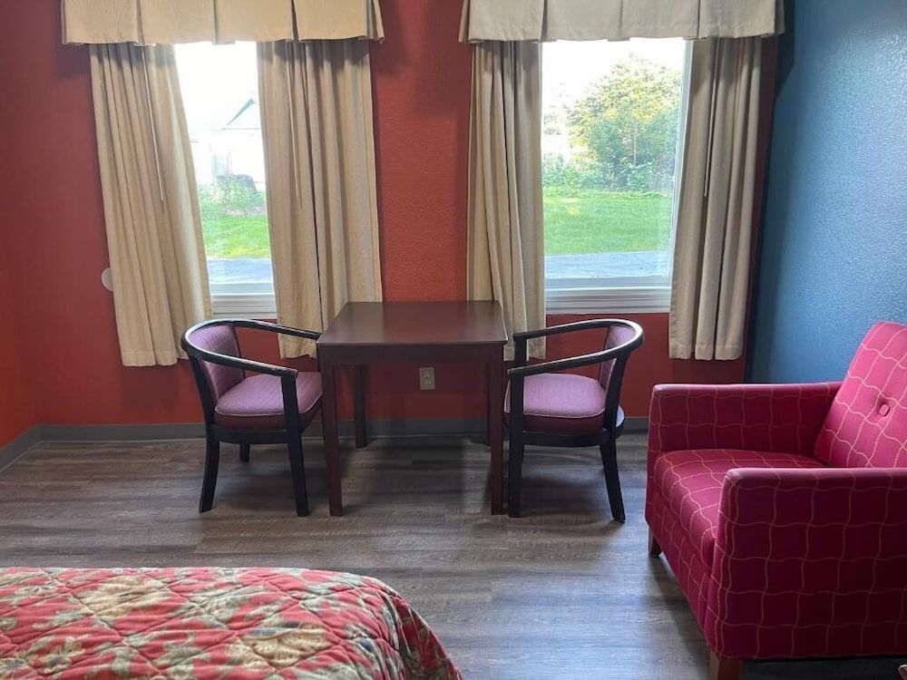 Kenwood Court Motel - photo 17