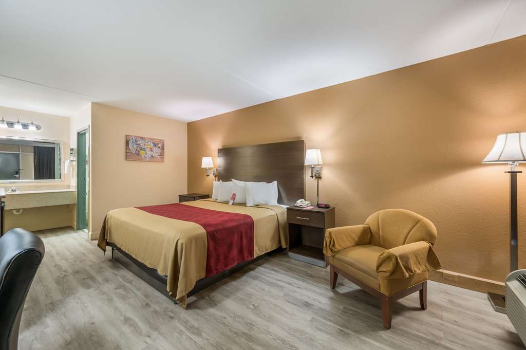Econo Lodge Cullman South - photo 6
