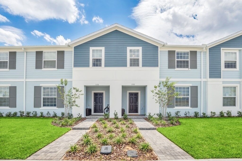 5 Bed Townhome 5 Bedroom Townhouse by Redawning — 4-Star Luxury Hotel in Davenport, United States