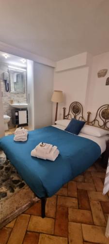 Domus next Campo de'Fiori with thermal shower — 4-Star Luxury Hotel in Rome, Italy