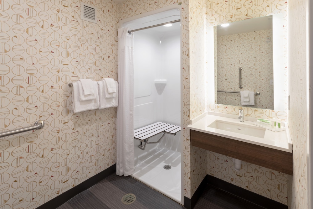 Holiday Inn Marquette by IHG - photo 18