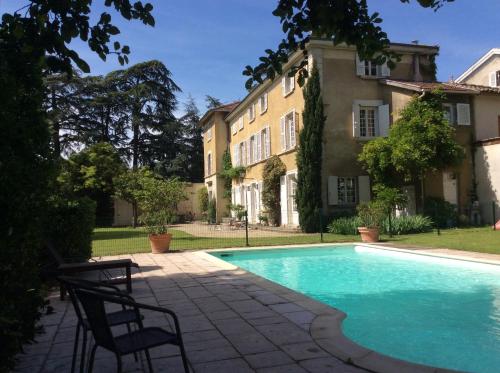 Le Clos Saint Genois — hotel in Saint-Genis-Laval