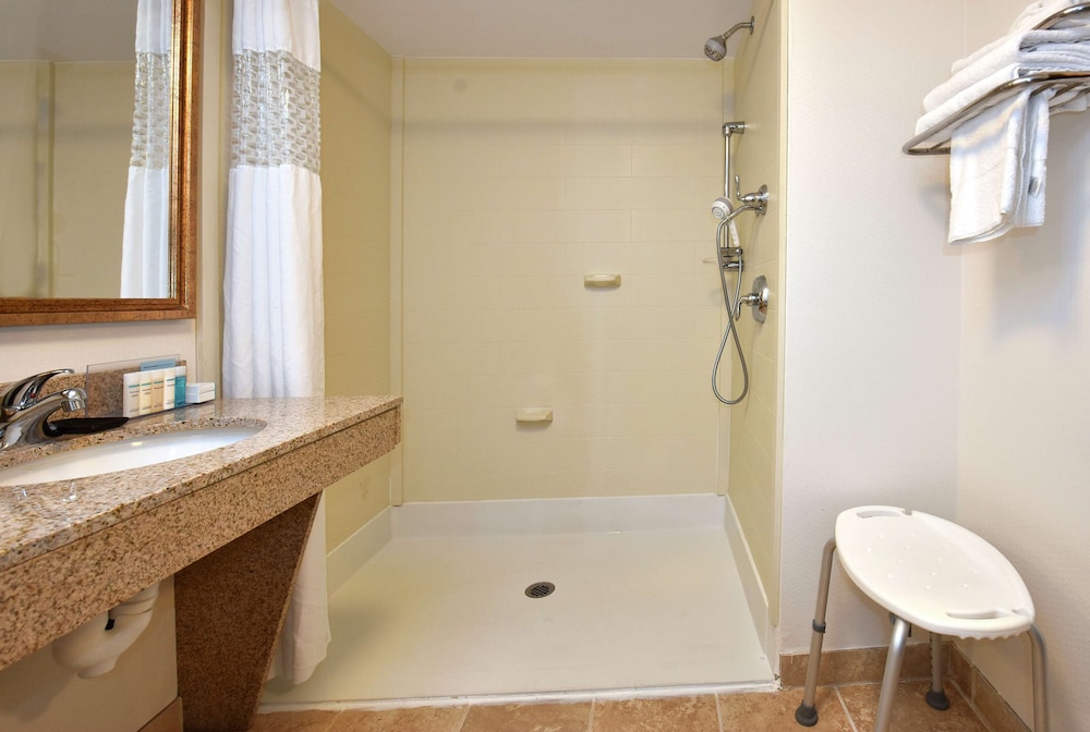 Hampton Inn Alexander City - photo 24