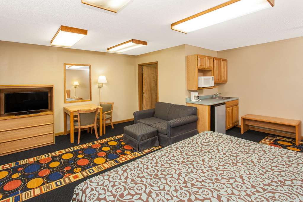 Days Inn by Wyndham Farmer City - photo 14