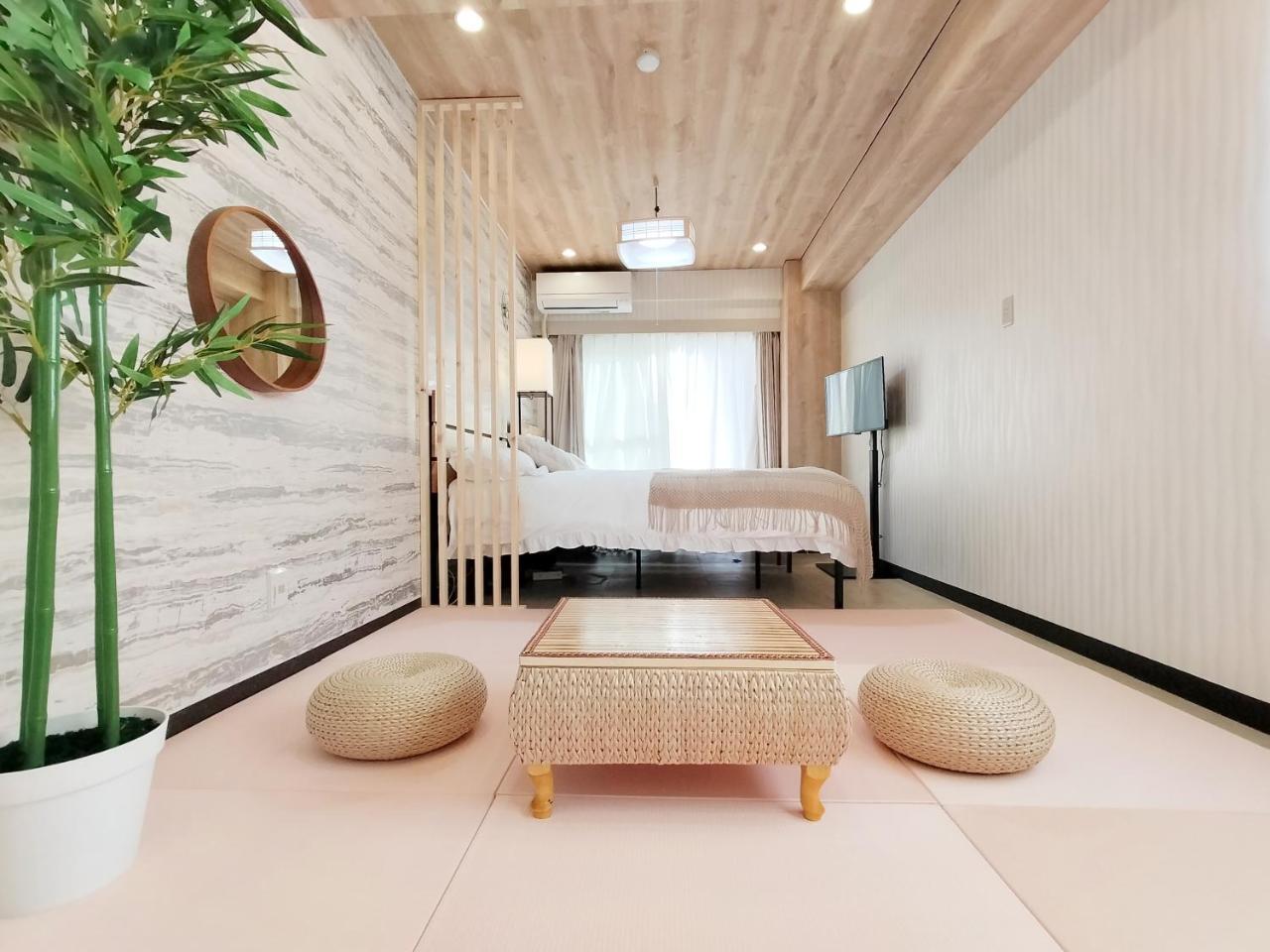 Shinjuku Center Famous Lion Chain Large Apartment with Sunshine Balcony 24 hour Security on Duty 605 — 4-Star Luxury Hotel in Tokyo, Japan