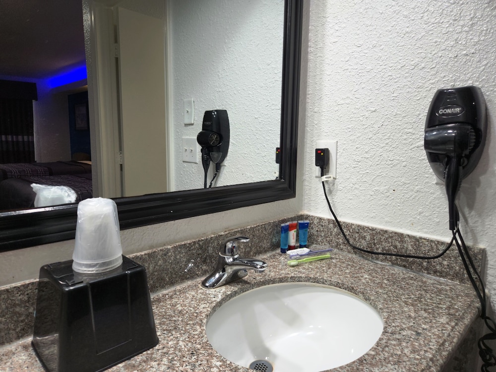 Express Inn Tomball - photo 23