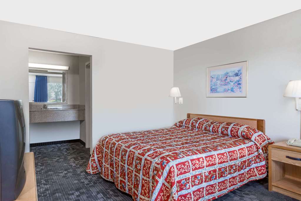Knights Inn Fredericksburg - photo 5