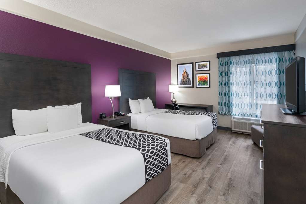 La Quinta Inn & Suites by Wyndham Latham Albany Airport - photo 14