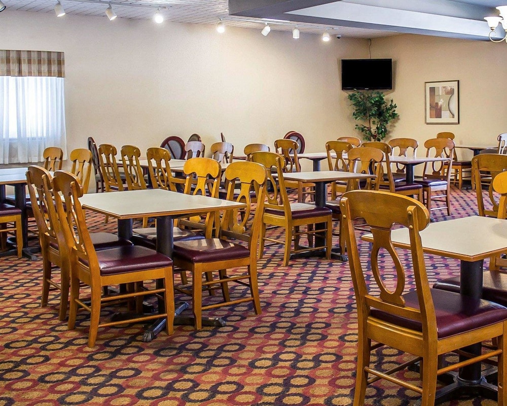 Wilkes Barre Inn and Suites - photo 7