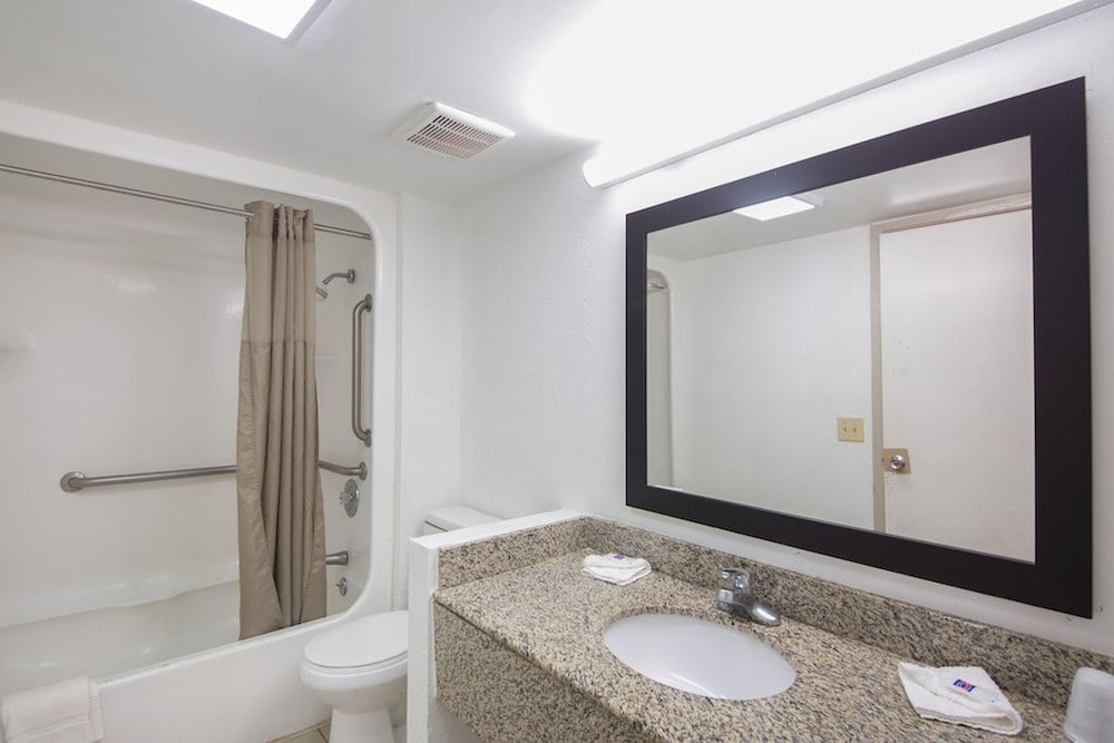 OYO Hotel Baton Rouge East I 12 Louisiana - photo 17