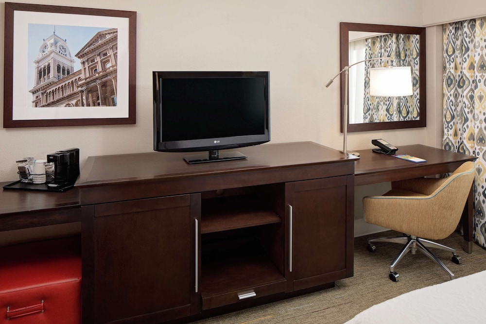 Hampton Inn Louisville Downtown - photo 9