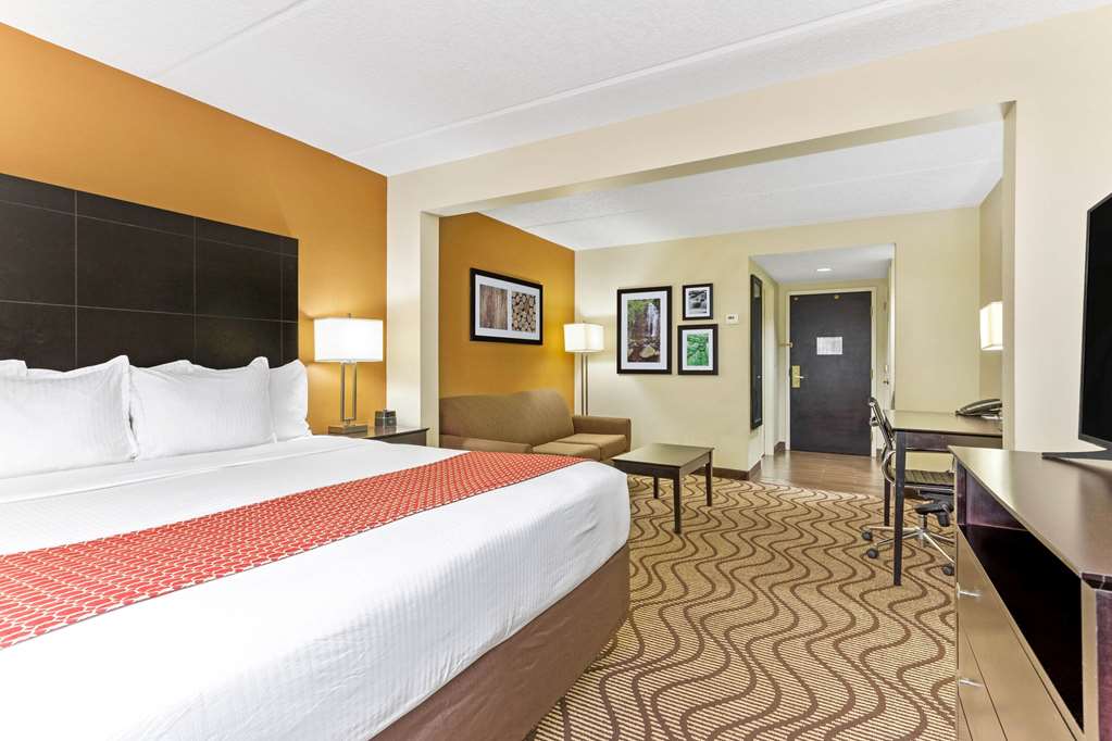 La Quinta Inn & Suites by Wyndham Tampa North I 75 - photo 22