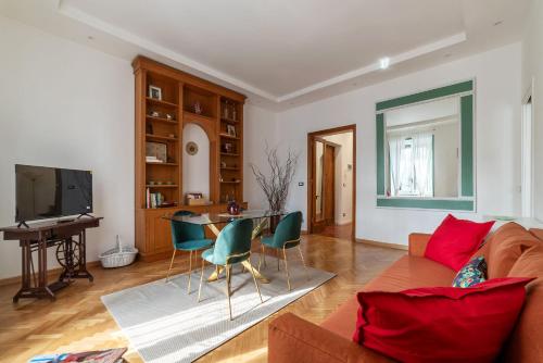 GuestHost Bright Apartment X4 along the Tevere — 4-Star Luxury Hotel in Rome, Italy