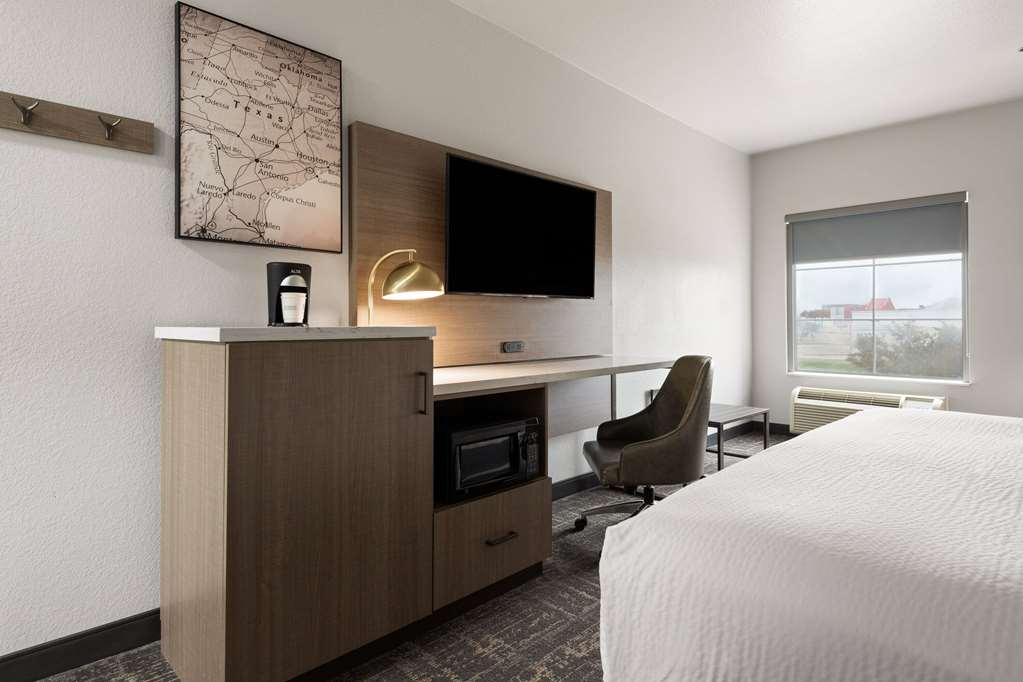 La Quinta Inn & Suites by Wyndham Ft. Worth Forest Hill TX - photo 17