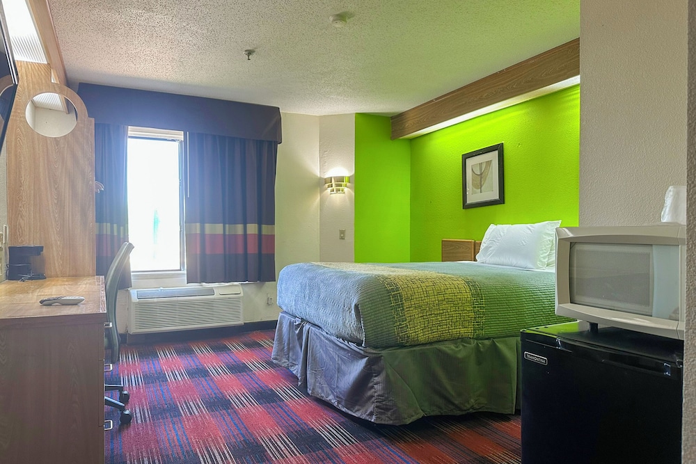 Classic Inn By OYO I 240 Near Memphis Airport - photo 40