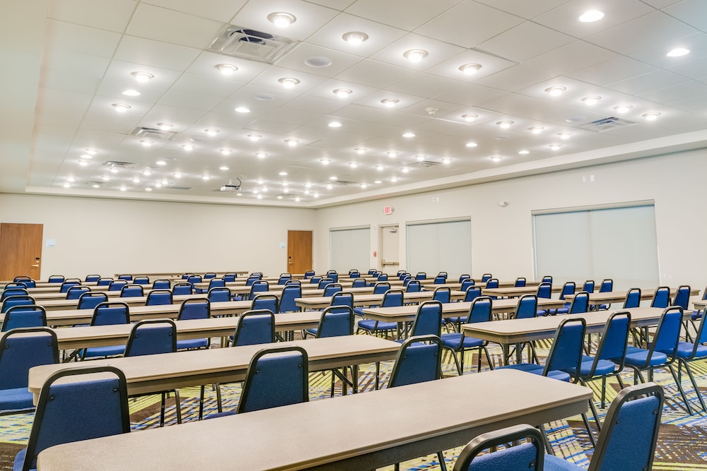 Holiday Inn Express & Suites Russellville by IHG - photo 35
